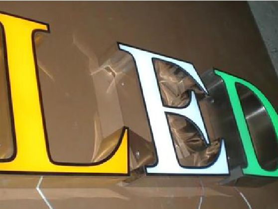 辉县介绍LED招牌的基础知识。