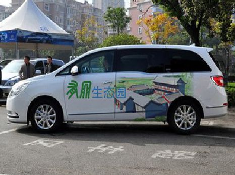 辉县户外车贴喷绘如何保持效果?