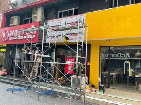 辉县制作广告招牌如何避免它发黄？